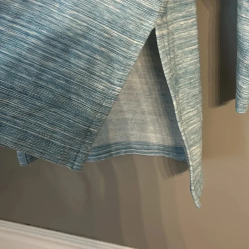 Lou & Grey Blue and White Space Dyed Side-Split Sweatshirt, M, 3/4 Length Sleeve - Picture 2 of 7